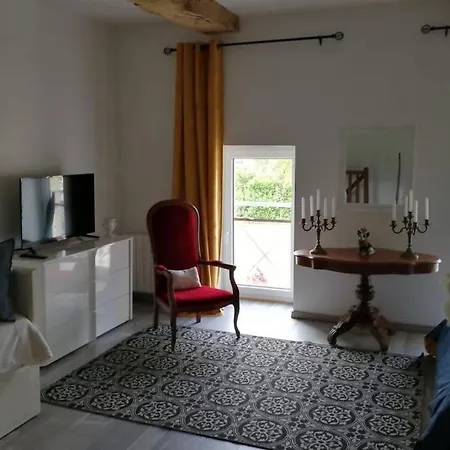 Les Ecuries Du Chateau Commes